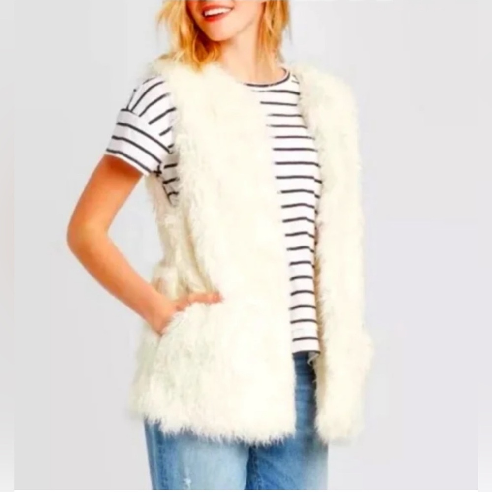 Universal Thread Cream Fuzzy Vest